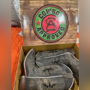 Women’s Western Boots- Cowboy Approved Size 9